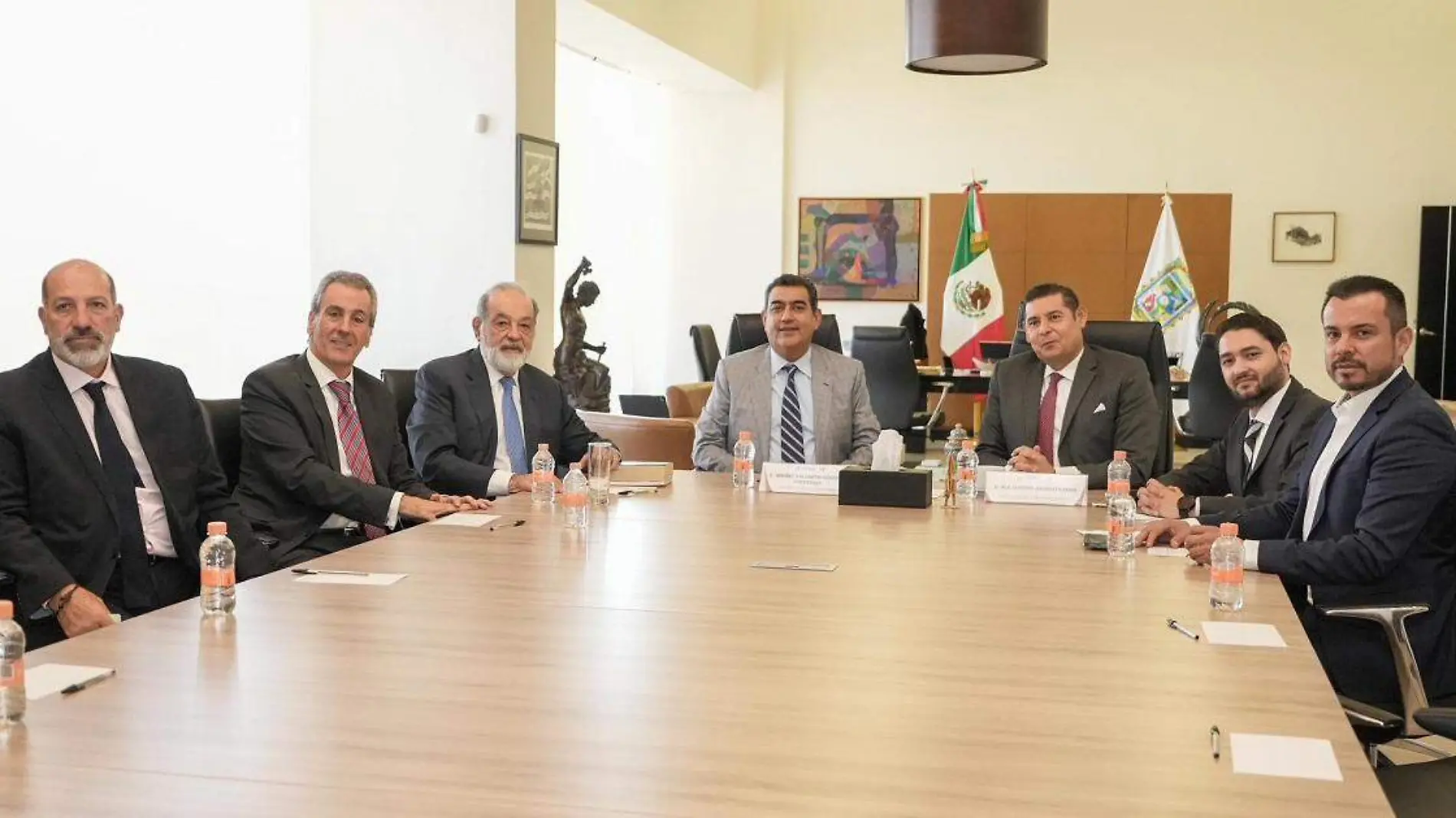 Sergio Salomón y Alejandro Armenta se reúnen con Carlos Slim en Puebla